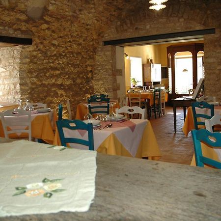 Agriturismo Casale La Palombara チェッレート・ディ・スポレート エクステリア 写真