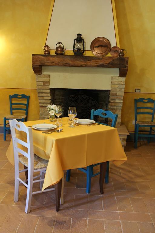 Agriturismo Casale La Palombara チェッレート・ディ・スポレート エクステリア 写真