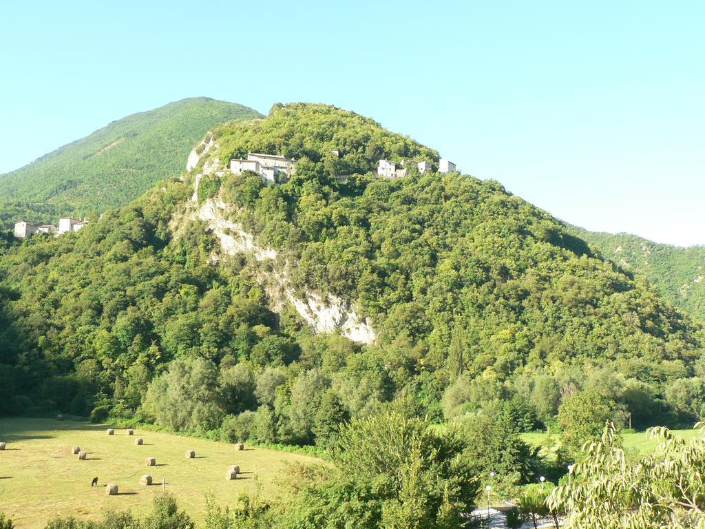 Agriturismo Casale La Palombara チェッレート・ディ・スポレート エクステリア 写真