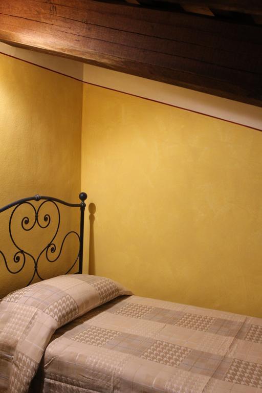 Agriturismo Casale La Palombara チェッレート・ディ・スポレート 部屋 写真