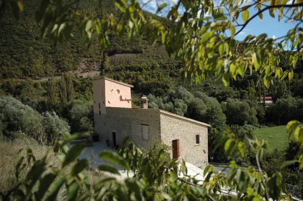 Agriturismo Casale La Palombara チェッレート・ディ・スポレート エクステリア 写真