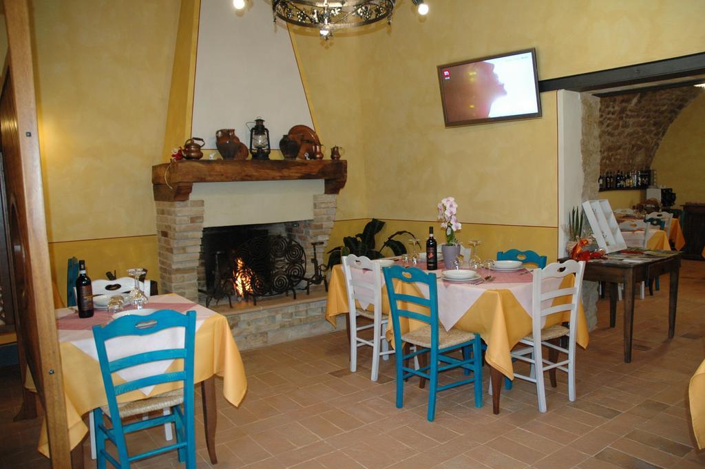 Agriturismo Casale La Palombara チェッレート・ディ・スポレート エクステリア 写真