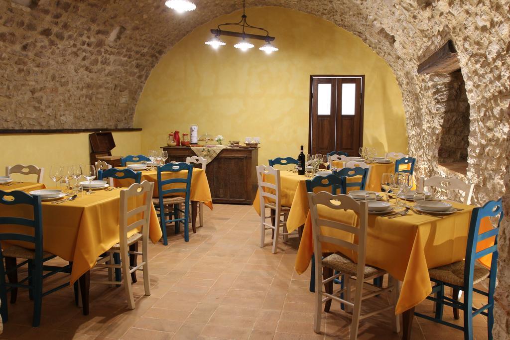 Agriturismo Casale La Palombara チェッレート・ディ・スポレート エクステリア 写真