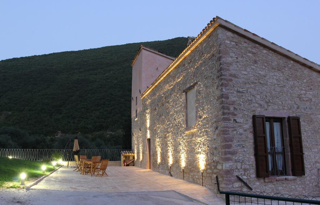 Agriturismo Casale La Palombara チェッレート・ディ・スポレート エクステリア 写真