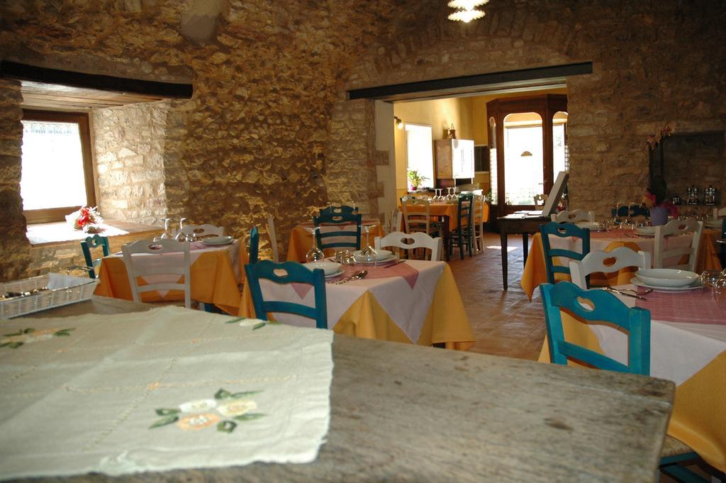 Agriturismo Casale La Palombara チェッレート・ディ・スポレート エクステリア 写真